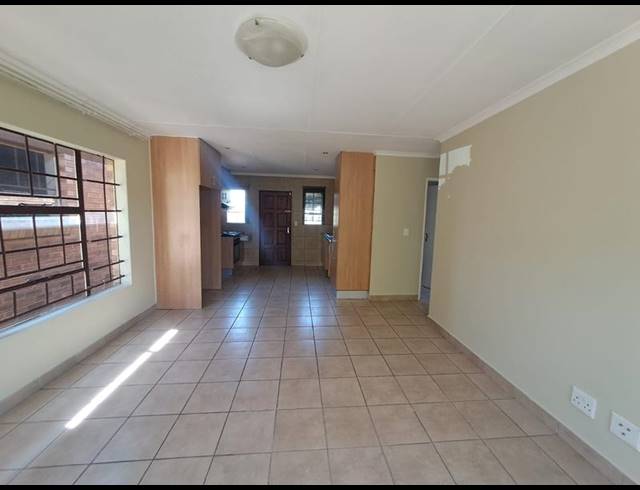 3 BEDROOM HOUSE FOR SALE IN THATCHFIELD